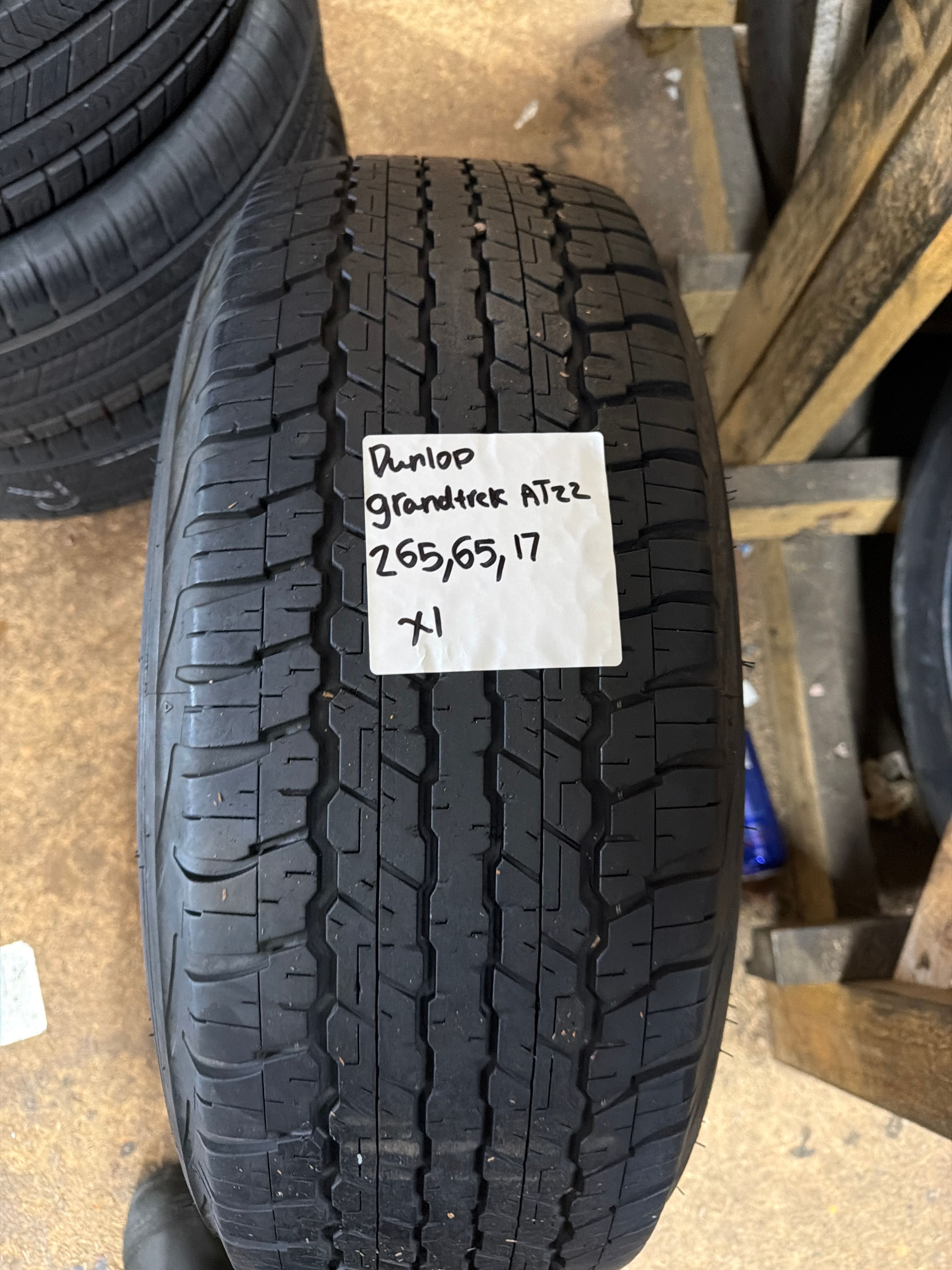 265/65R17 — Dunlop Grandtrek AT22