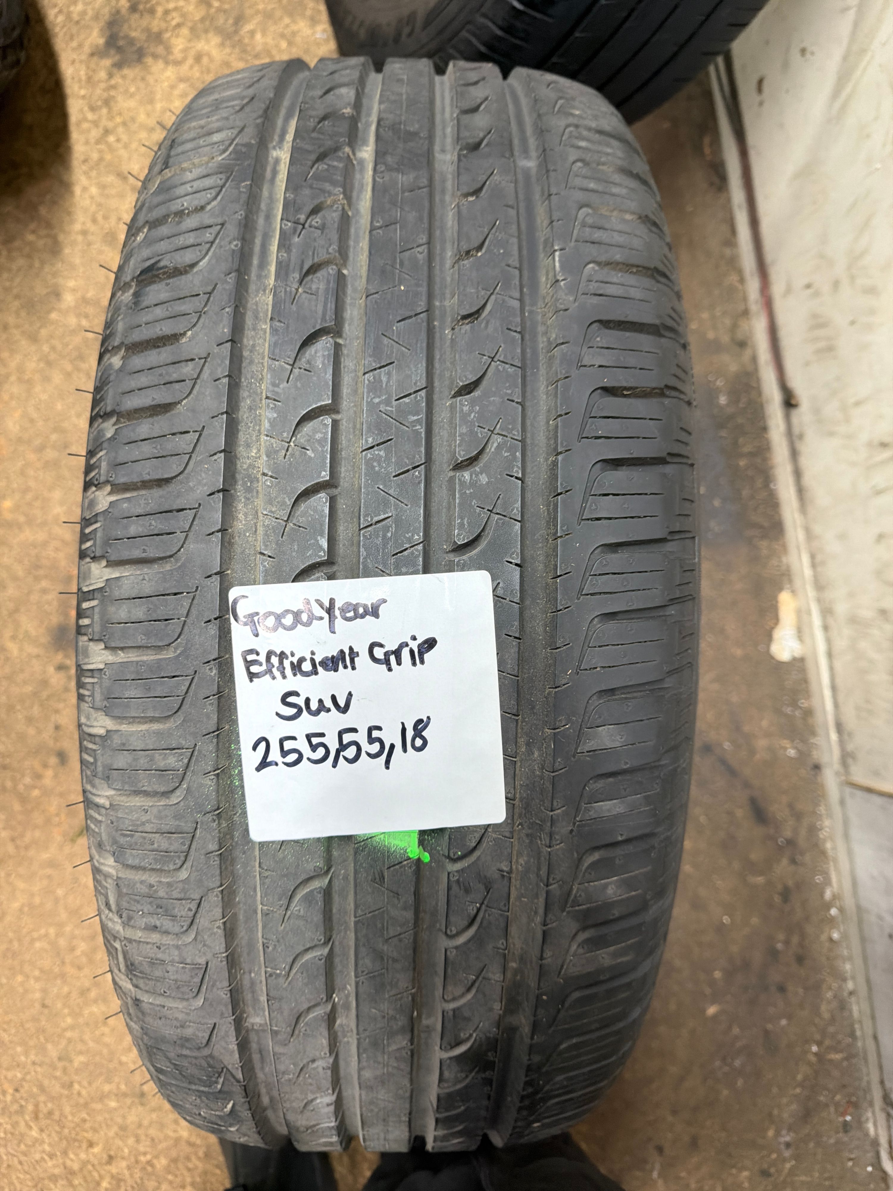 255/55R18 — Goodyear EfficientGrip SUV