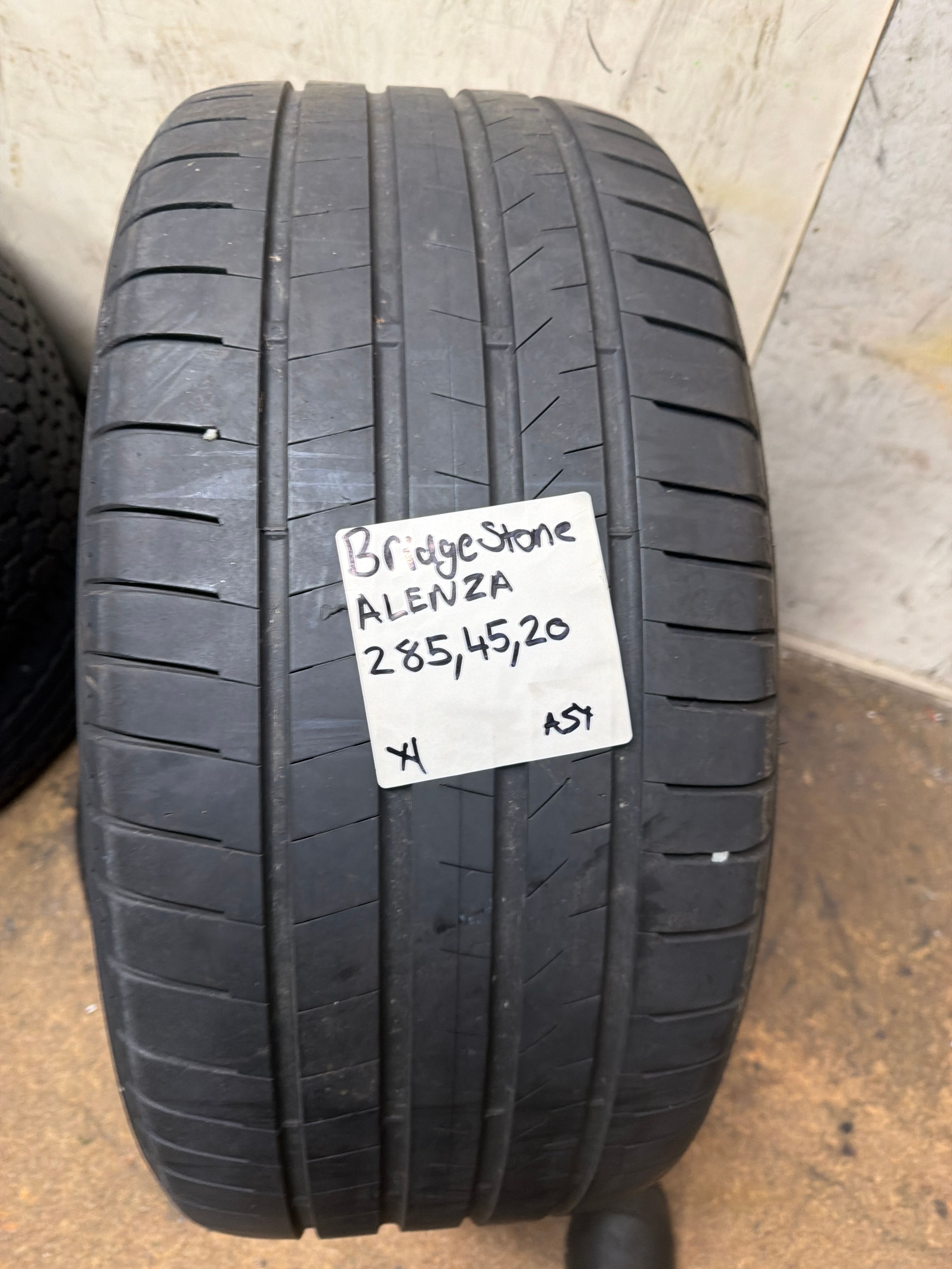 285/45R20 — Bridgestone Alenza 001