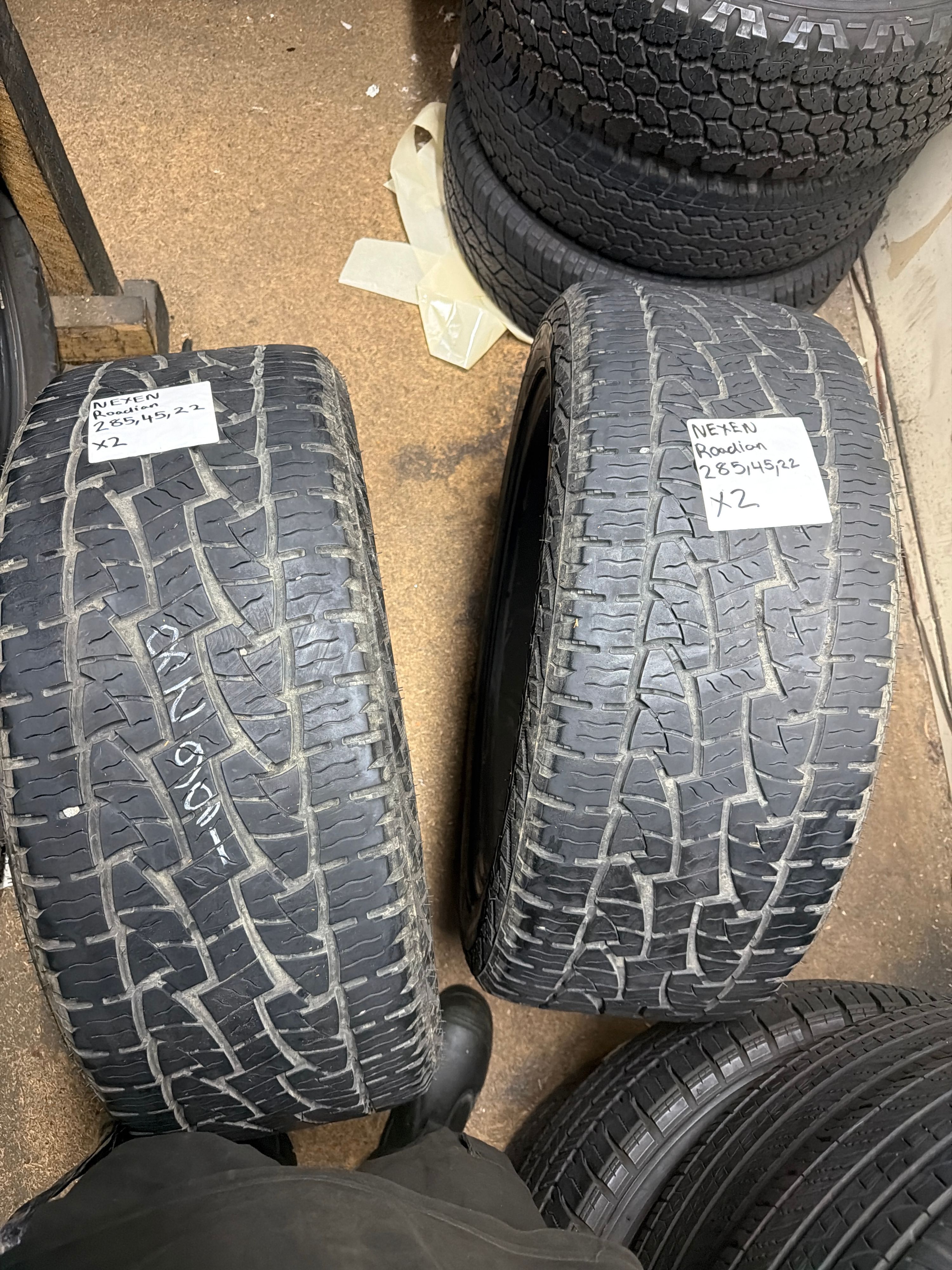 285/45R22 — Nexen Roadian AT