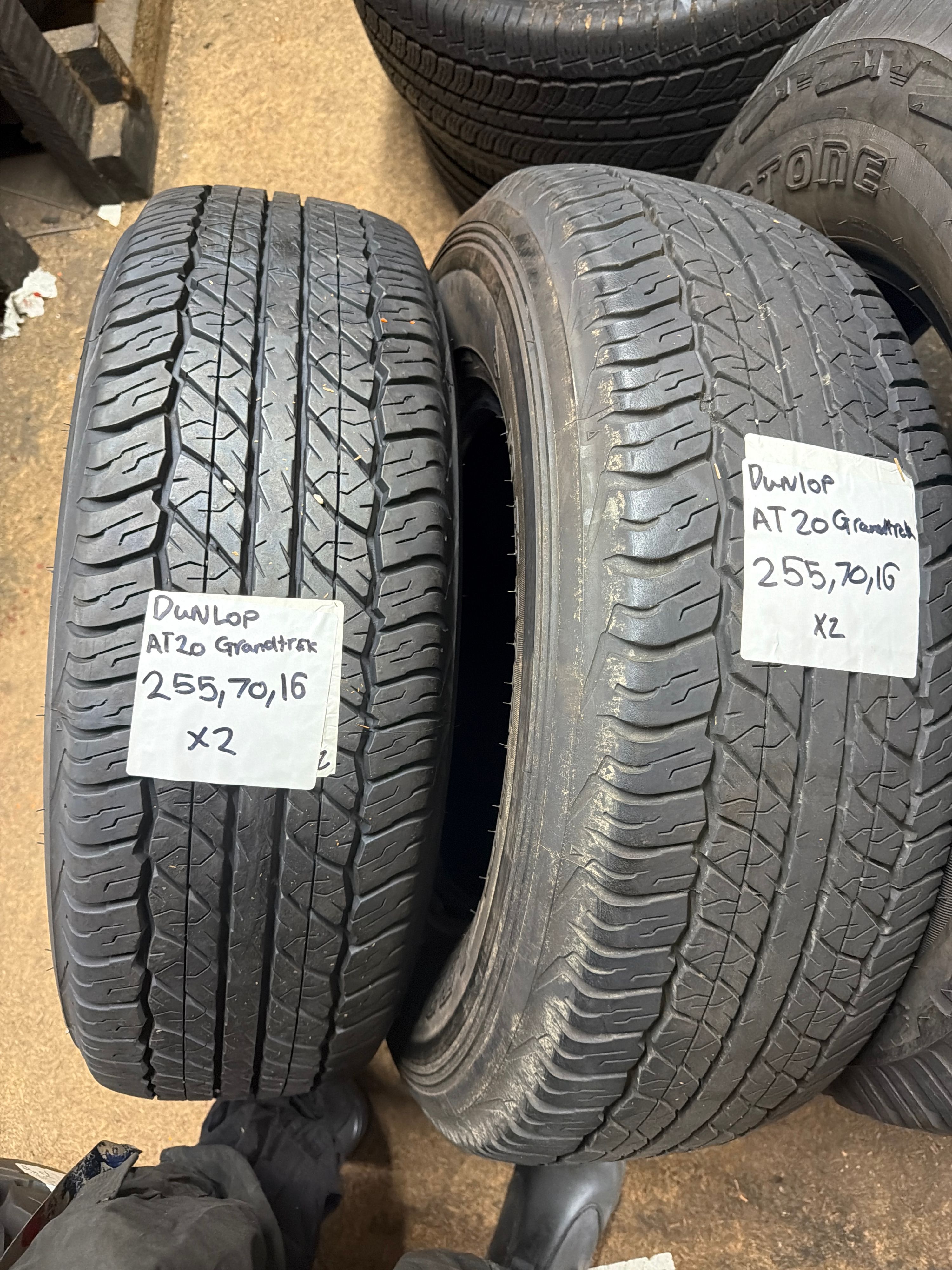 255/70R16 — Dunlop Grandtrek AT20