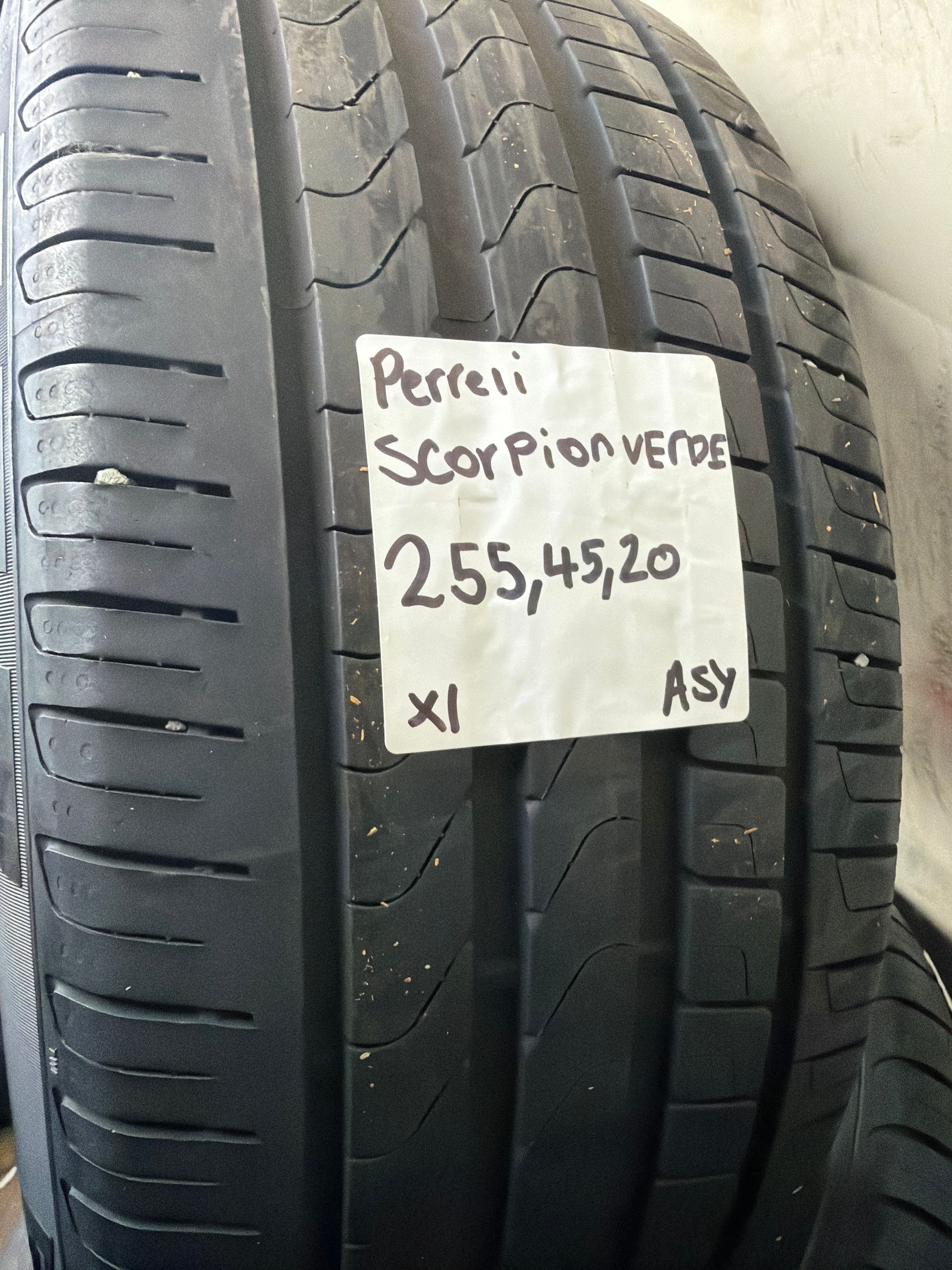 255/45R20 — Pirelli Scorpion Verde