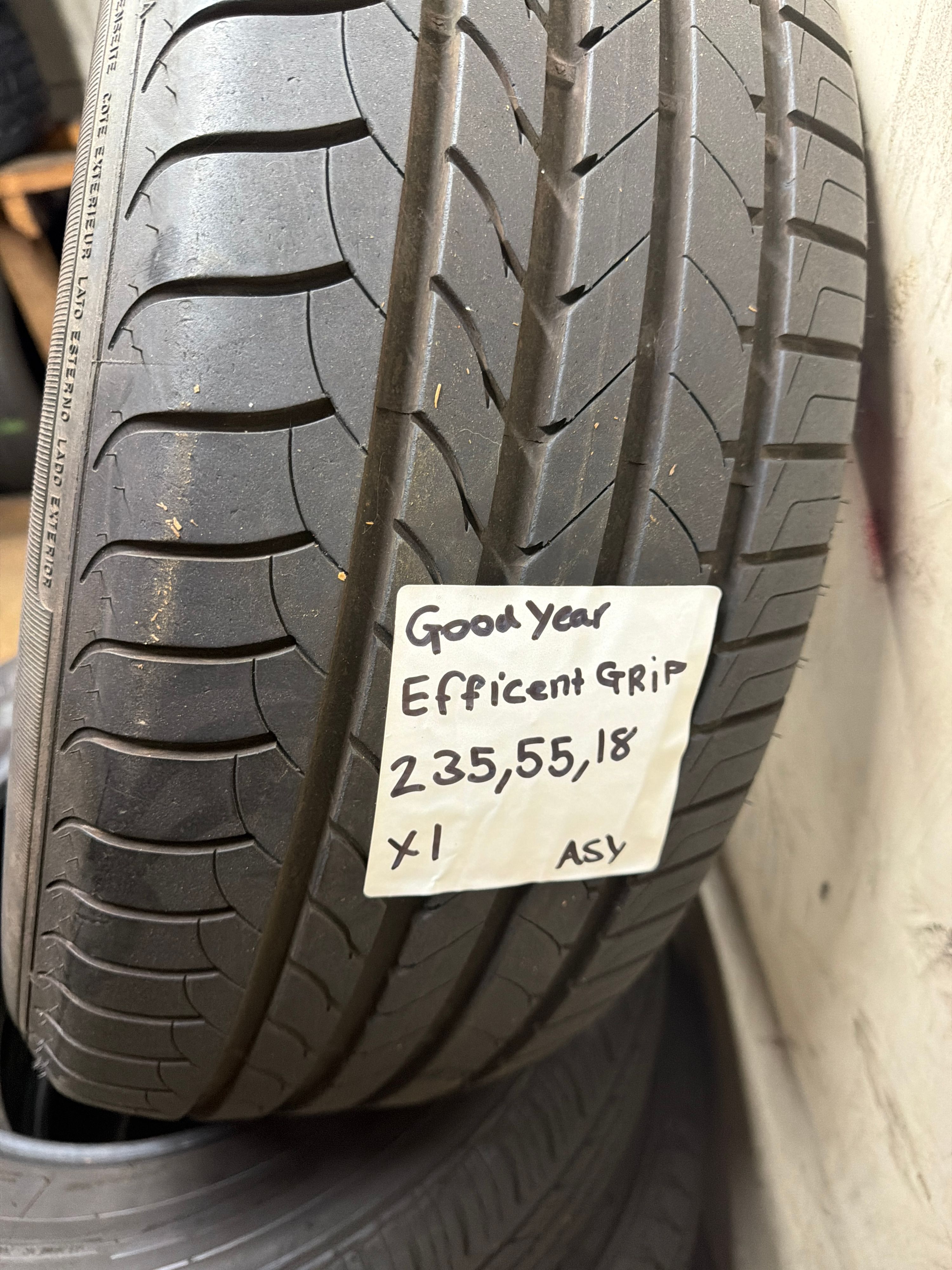 235/55R18 — Goodyear EfficientGrip