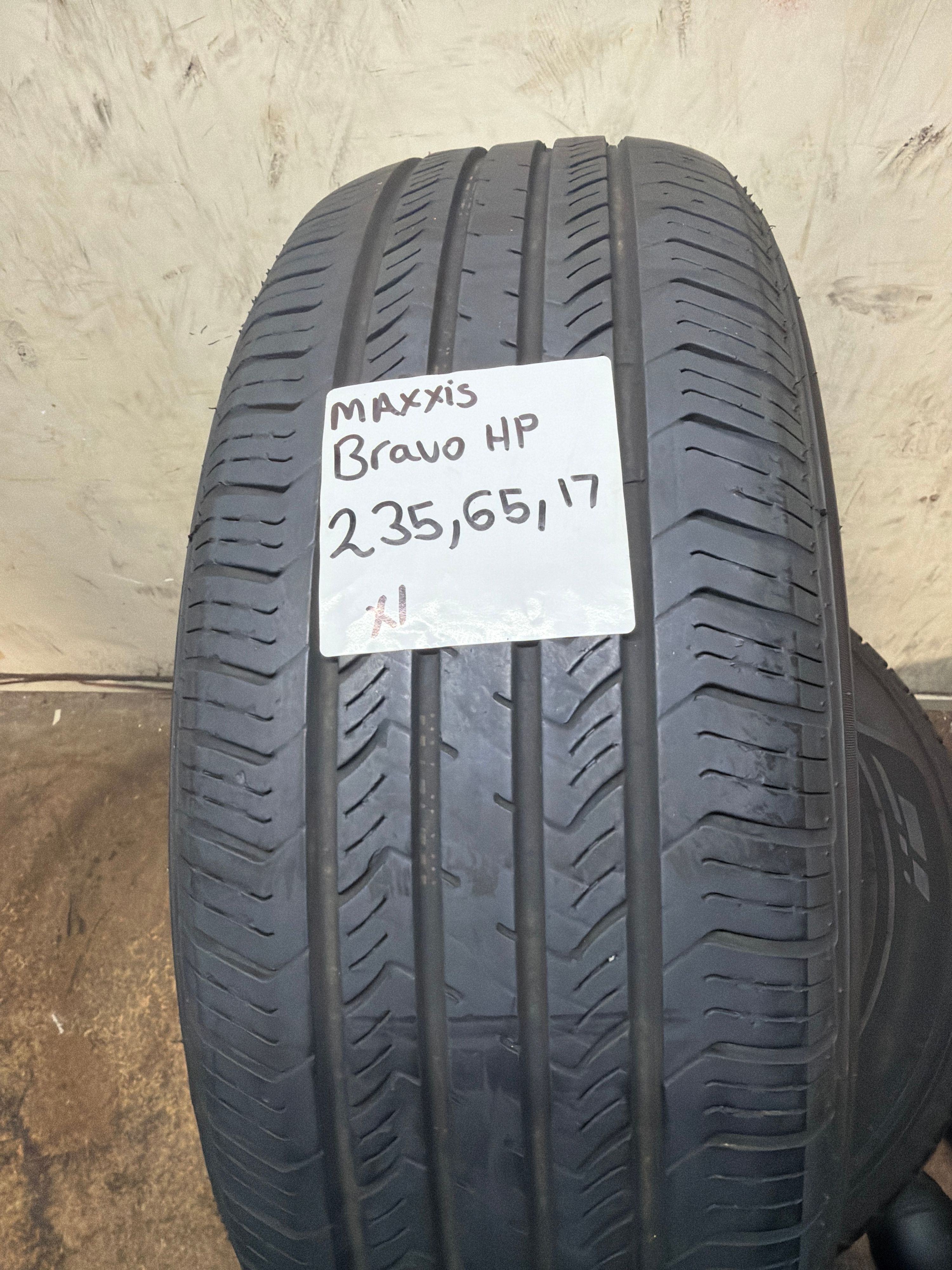 235/65R17 — Maxxis Bravo HP
