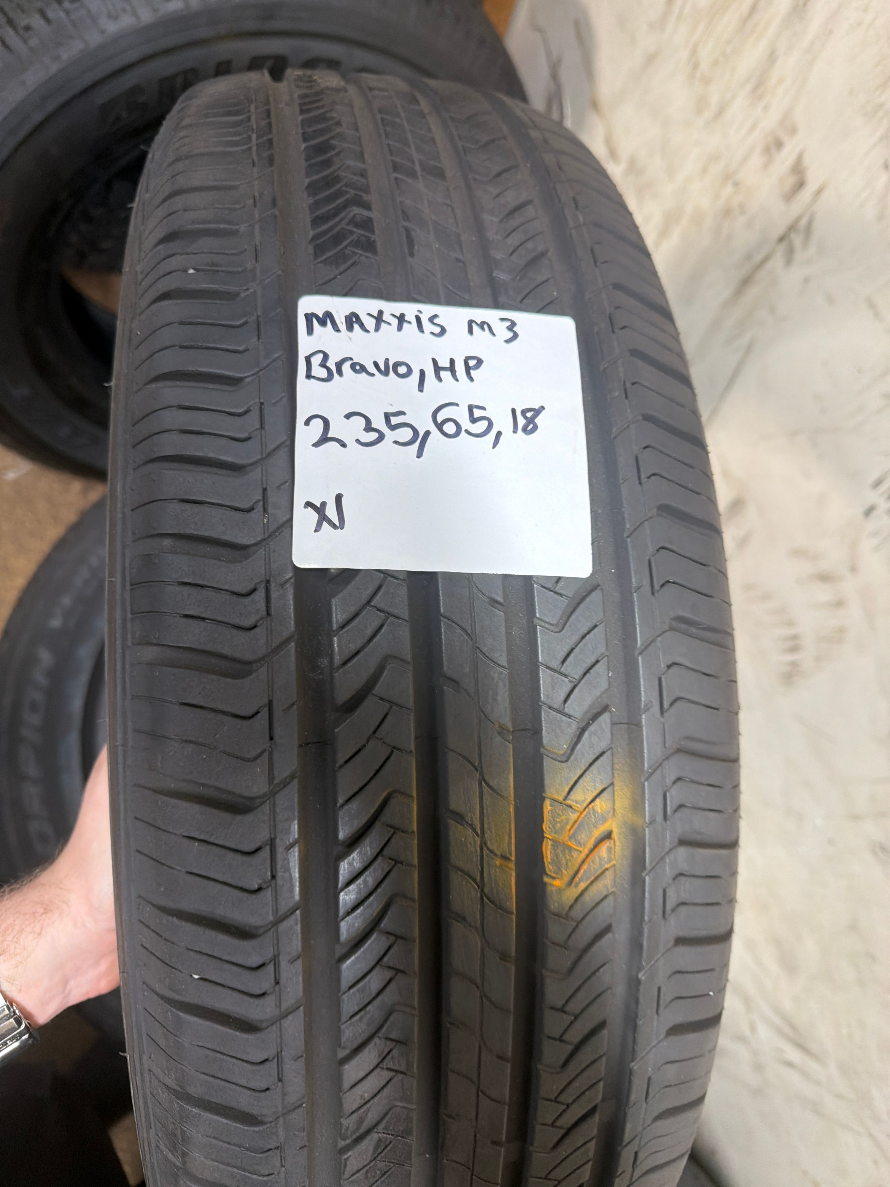 235/65R18 — Maxxis Bravo HP